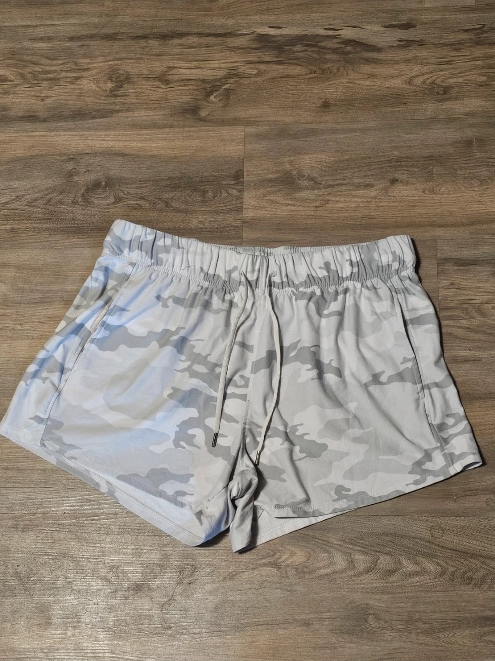 Athletic Works Women's Light Gray Camo Athletic Shorts